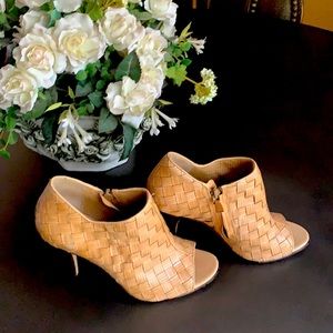 Cole Haan S 7.5 shoes.  EUC